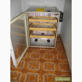 Продам б/у инкубатор Тандем 300