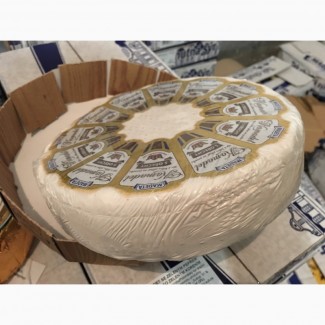 Сыр с белой плесенью и грецким орехом Камадет (производство Чехия)