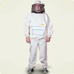 Оптовый склад по пчелопрепаратам продает костюмы для пчеловодов