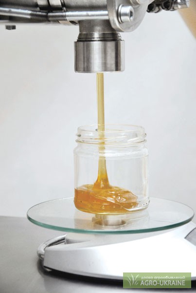 Фото 3. Насос-дозатор для фасовки мёда со штативом