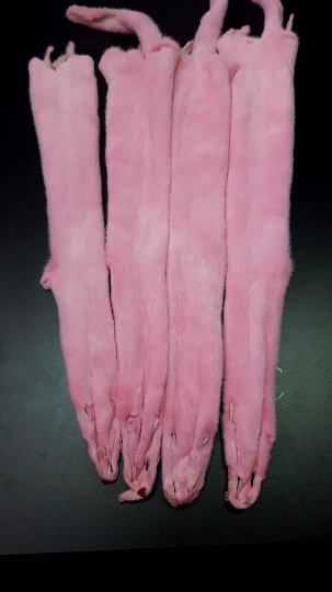 Фото 2. Шкуры норки цвет - розовый