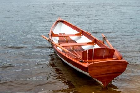 Фото 3. Деревянная лодка премиум класса