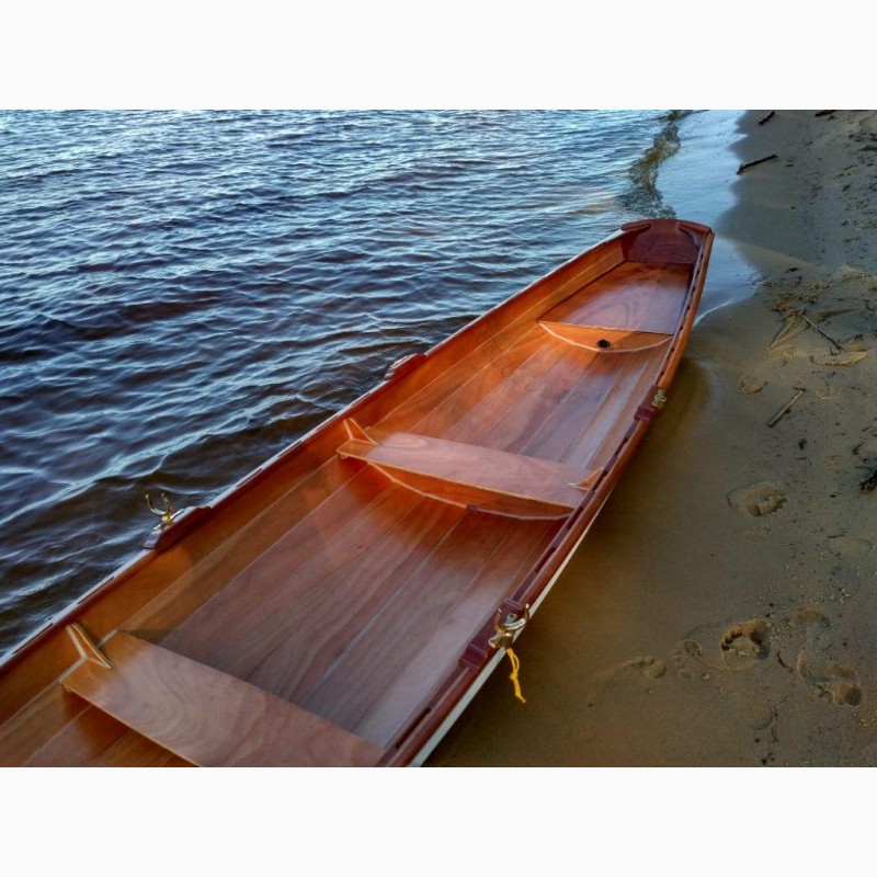Фото 3. Деревянная лодка для любителей и ветеранов академической гребли