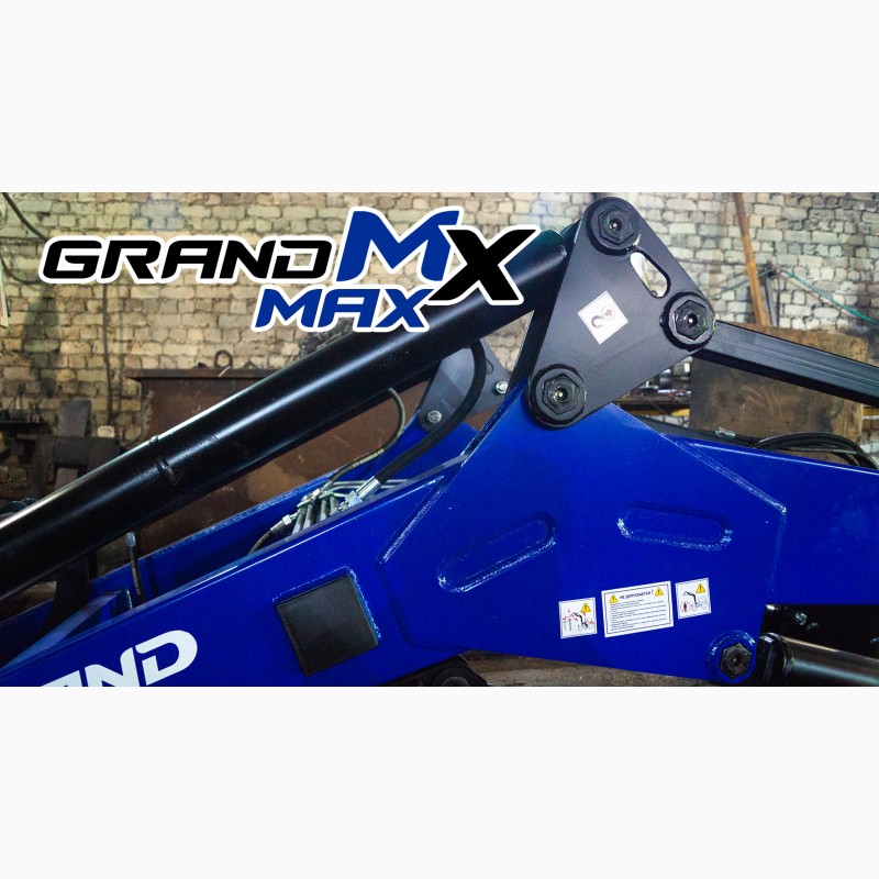 Фото 5. Фронтальний навантажувач Grand Max-MX з крюком для Біг-бегів