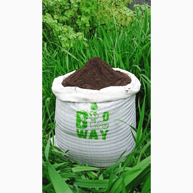 Фото 6. Біогумус вермікомпост просіяний добриво для саду городу компост у мішку 10 і 30 кг