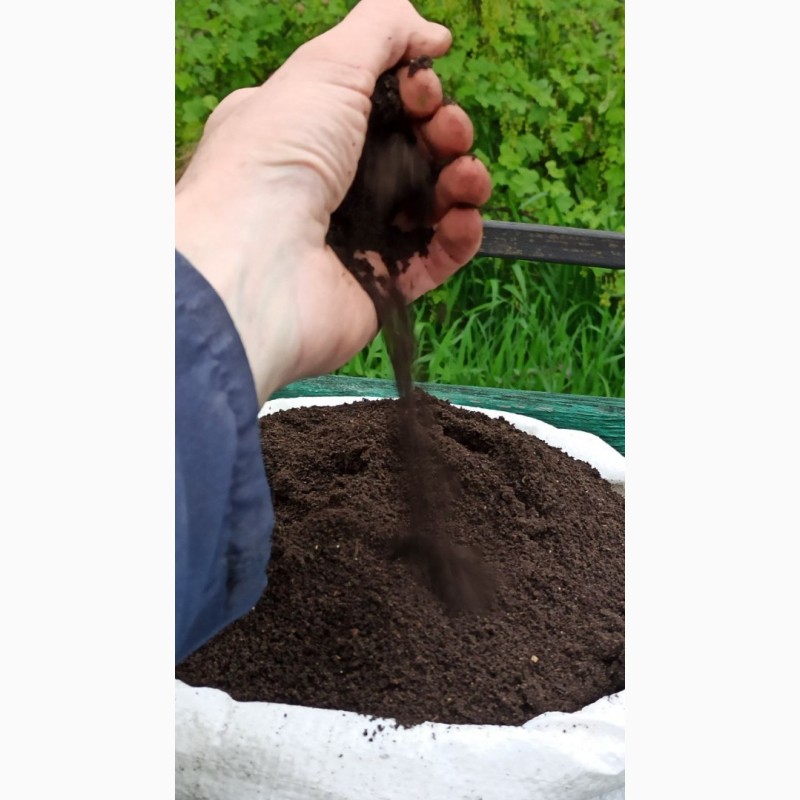 Фото 7. Біогумус вермікомпост просіяний добриво для саду городу компост у мішку 10 і 30 кг