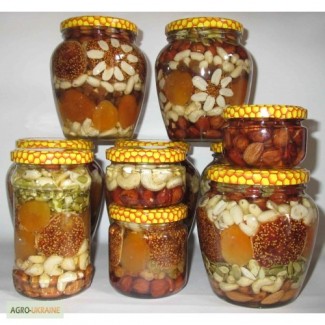 Орехи, сухофрукты и семечки, залитые медом