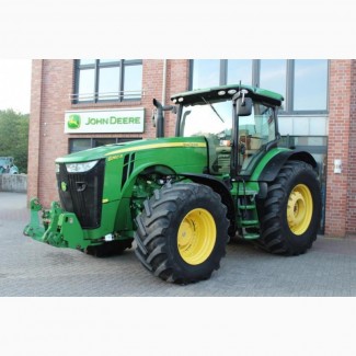 Трактор John Deere 8260R