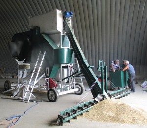 Фото 13. ИСМ-15 и ИСМ-20 Машины очищают и калибруют зерно с высокой точностью