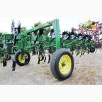 Просапний культиватор John Deere 825 (8 рядів)