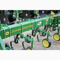 Просапний культиватор John Deere 825 (8 рядів)