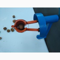 Орехокол стальной полупромышленный(прибор для чистки орехов)