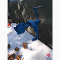 Орехокол стальной полупромышленный(прибор для чистки орехов)
