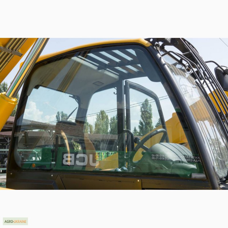 Стекло jcb. Стекло кабины JCB 4cx 2014 года. Стекло лобовое JCB 225. Стекла на кабину JCB 516-40. Каркас кабины JCB 4cx.