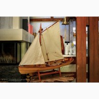 Стендовая модель деревянной лодки. Модели кораблей